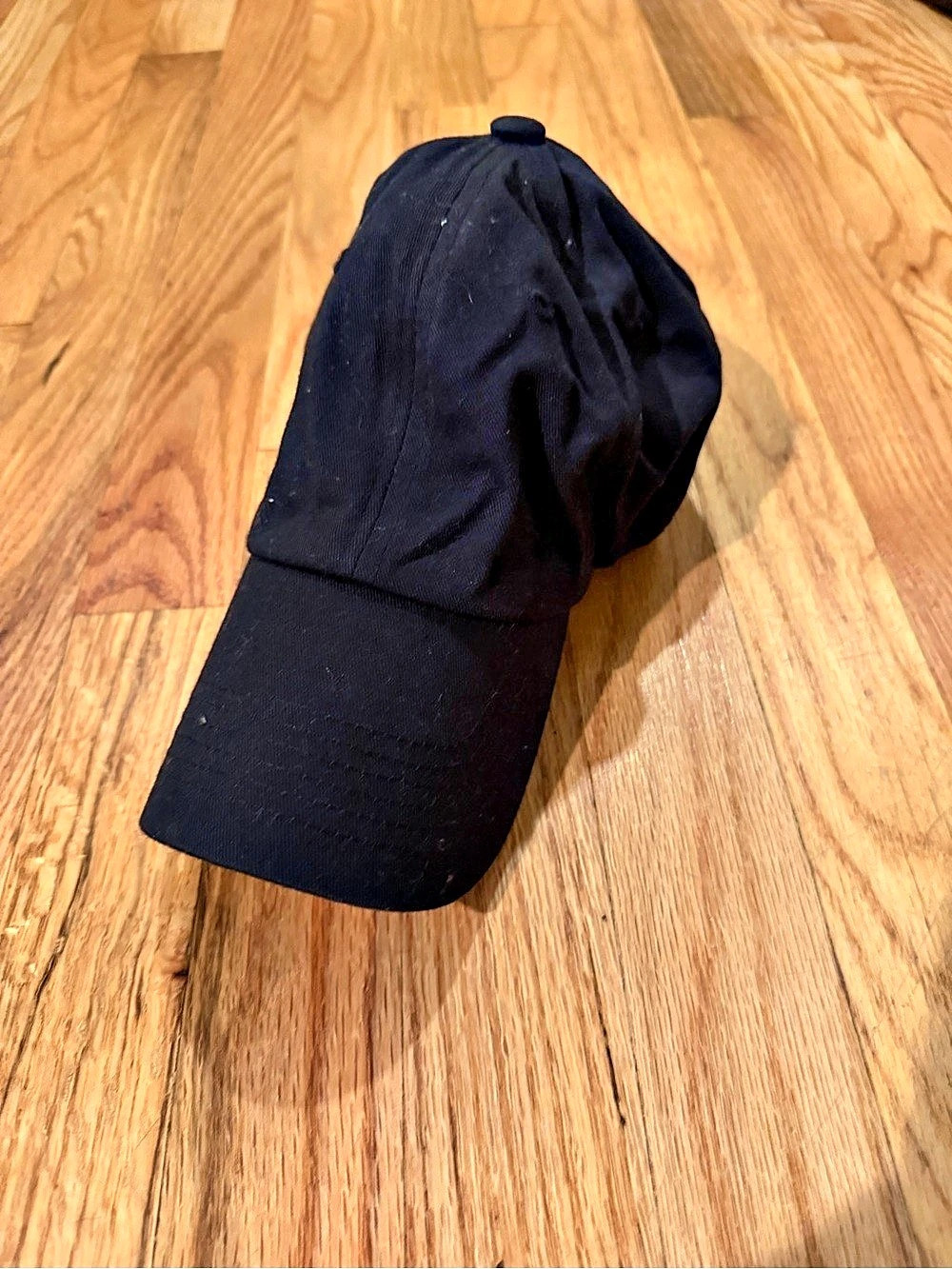 Black baseball hat - adjustable strap buckle